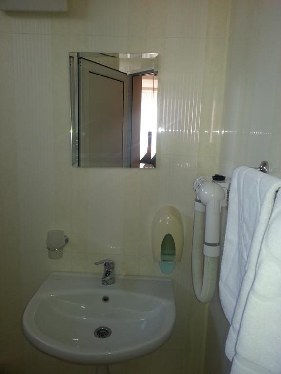 Family Hotel Yola 체페레리 객실 사진