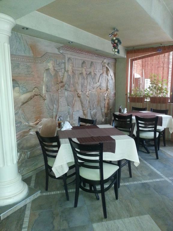 Family Hotel Yola 체페레리 외부 사진