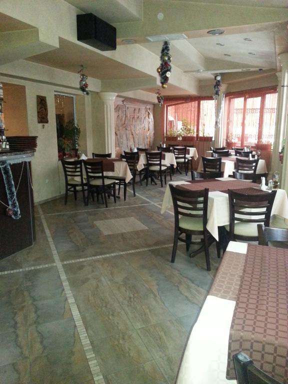 Family Hotel Yola 체페레리 외부 사진