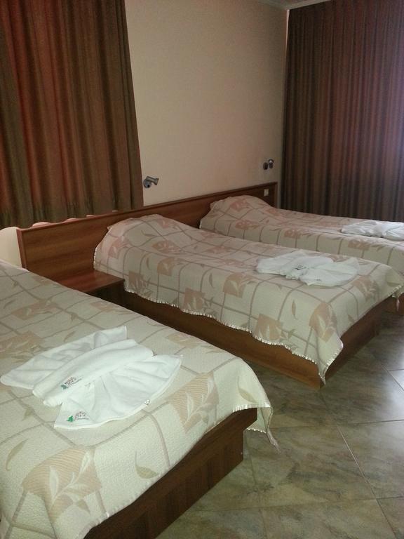 Family Hotel Yola 체페레리 객실 사진