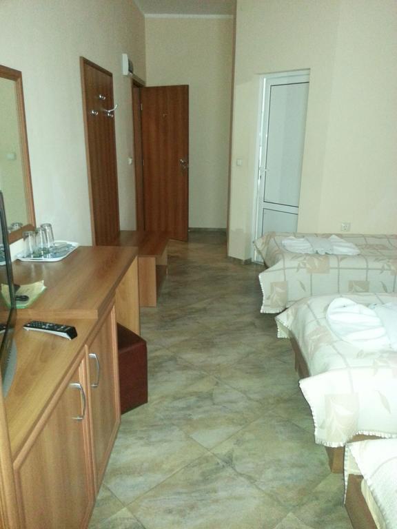 Family Hotel Yola 체페레리 객실 사진