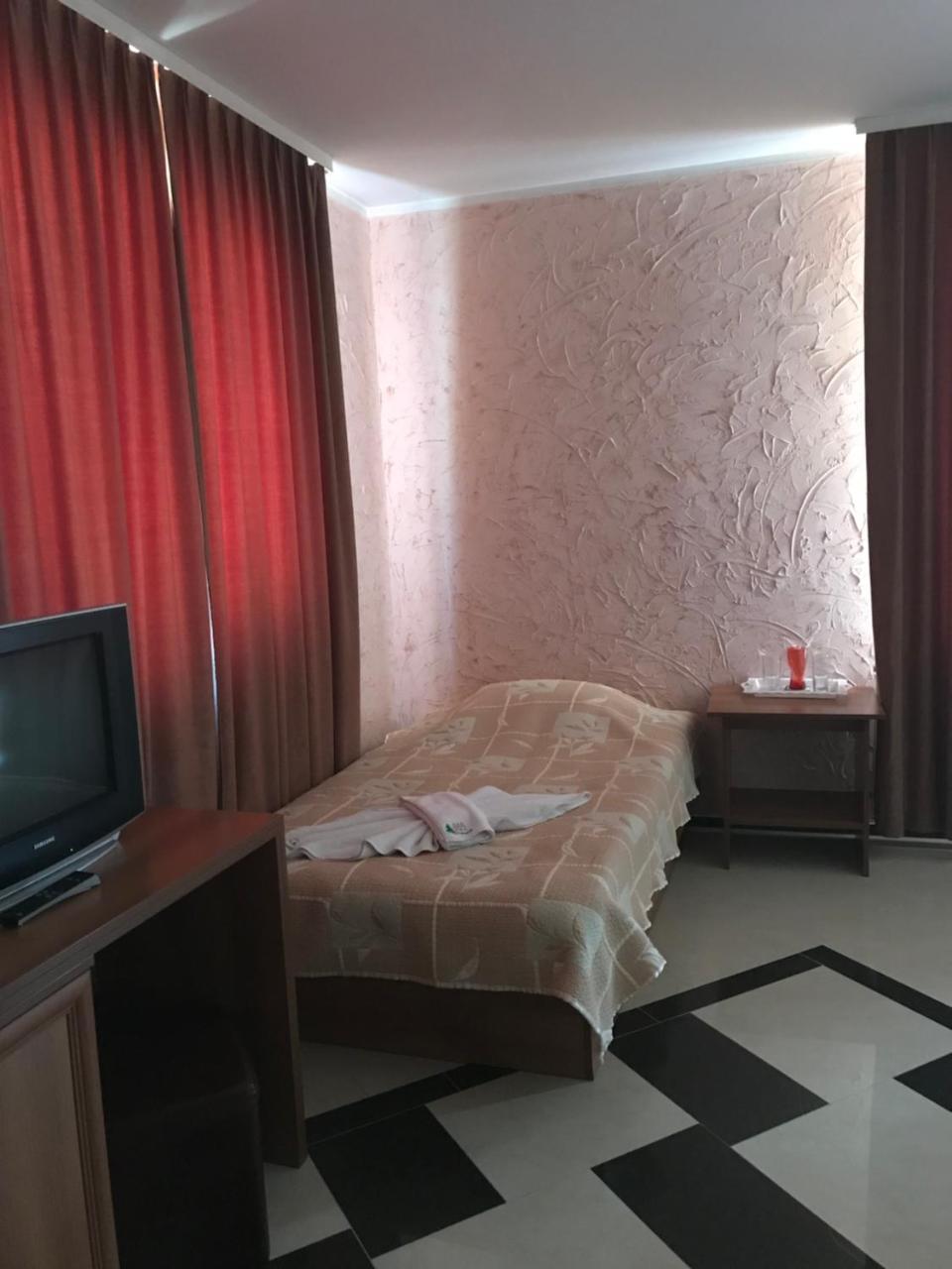 Family Hotel Yola 체페레리 외부 사진