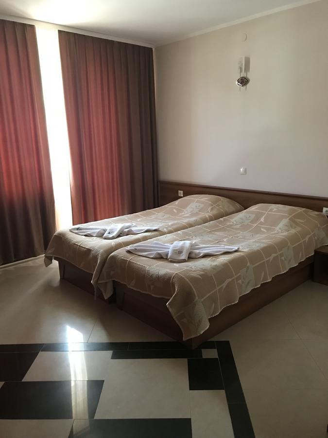 Family Hotel Yola 체페레리 외부 사진