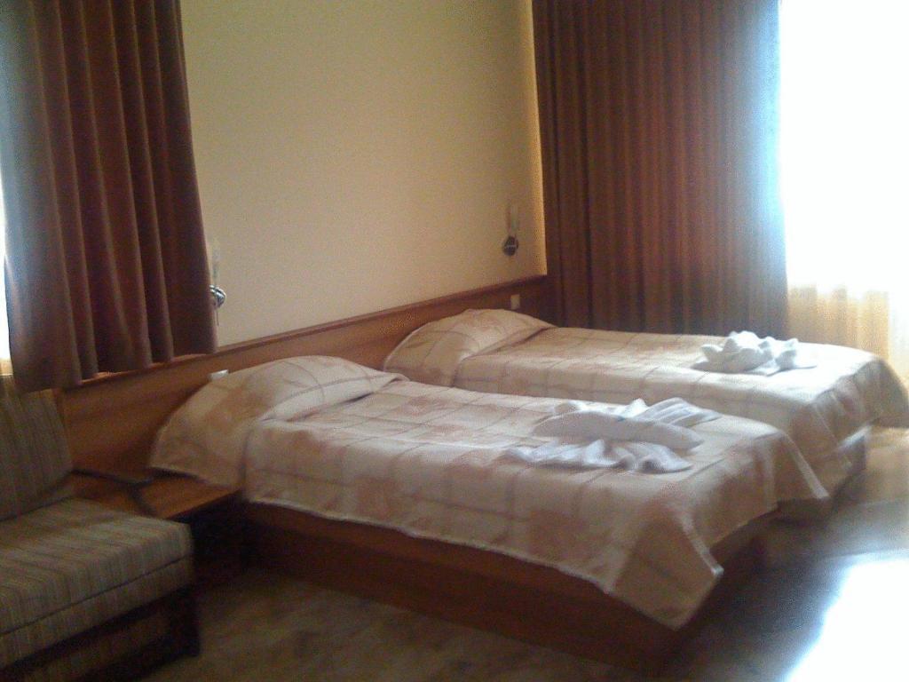 Family Hotel Yola 체페레리 외부 사진
